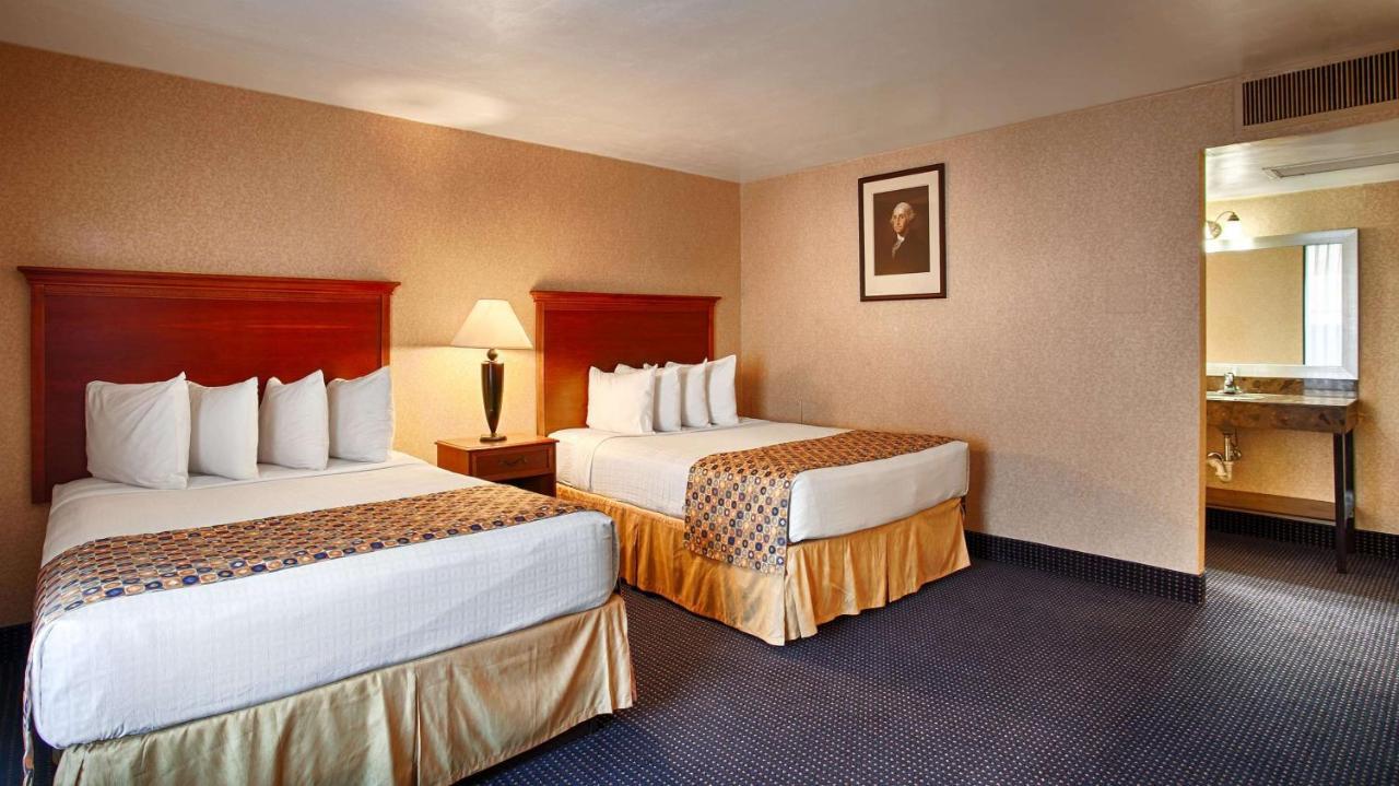 Hotel Pentagon Арлингтон Экстерьер фото