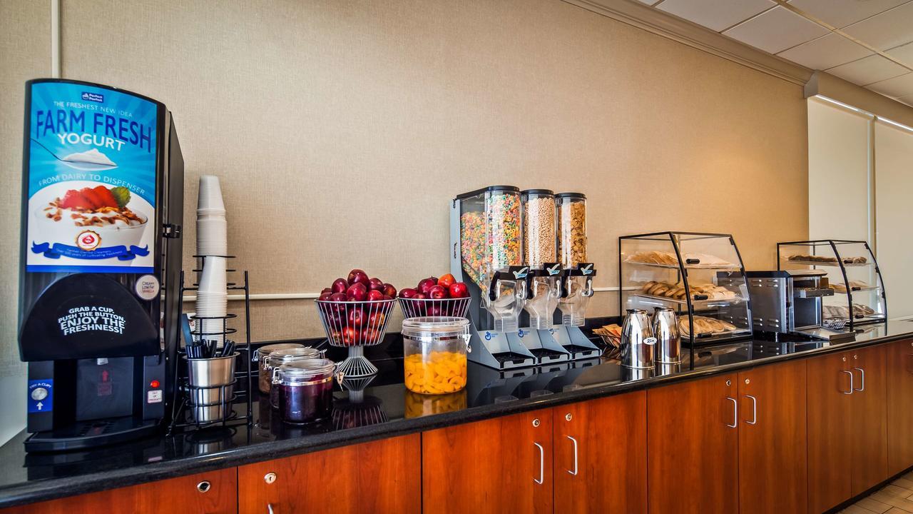 Hotel Pentagon Арлингтон Экстерьер фото